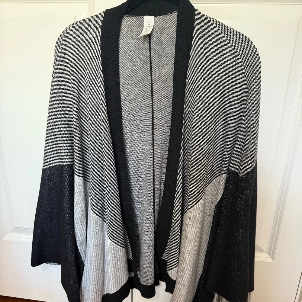Lululemon Cape type Sweater - Picture 1 of 4